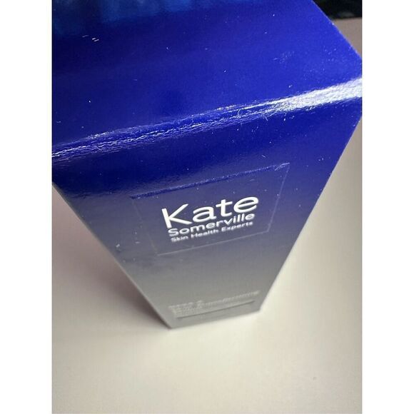 Kate Somerville Mega-A Skin Transforming, Anti-Aging Serum with Hyaluronic Acid - Picture 4 of 5